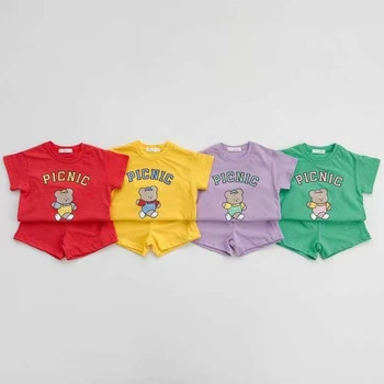 2023 Летние Комплекты футболок с милым медведем для маленьких мальчиков и девочек, Корейские Детские топы с тонкими буквами + шорты, Детские хлопковые футболки из 2 предметов, костюм из 2 предметов