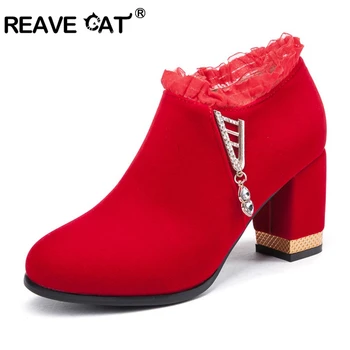 REAVE CAT/ Высокие женские ботинки из флока с кружевной каймой, горный хрусталь, Высокие каблуки в цветочек, Однотонная обувь на молнии, Модные осенние новинки, удобные S2412