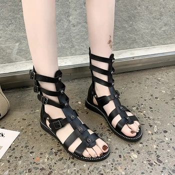 Женские сандалии в сказочном стиле, лето 2023, новая корейская мода, выдалбливают заклепки, молнии, женские римские сандалии на плоской подошве