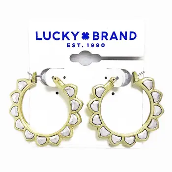 Золотые и серебряные двухцветные остроконечные серьги-кольца с цветочным узором от Lucky Brand
