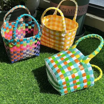 Новая тканая сумка Маленькая квадратная сумка Пластиковая корзина для овощей Маленькая цветная корзина для фотосессий и пляжная сумка Сумки для женщин
