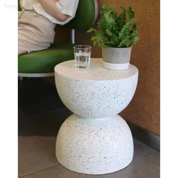 Скандинавский арт-дизайн минималистичное кафе с проживанием в семье небольшой круглый столик современный приставной столик журнальный столик диван чайный столик мебель для гостиной